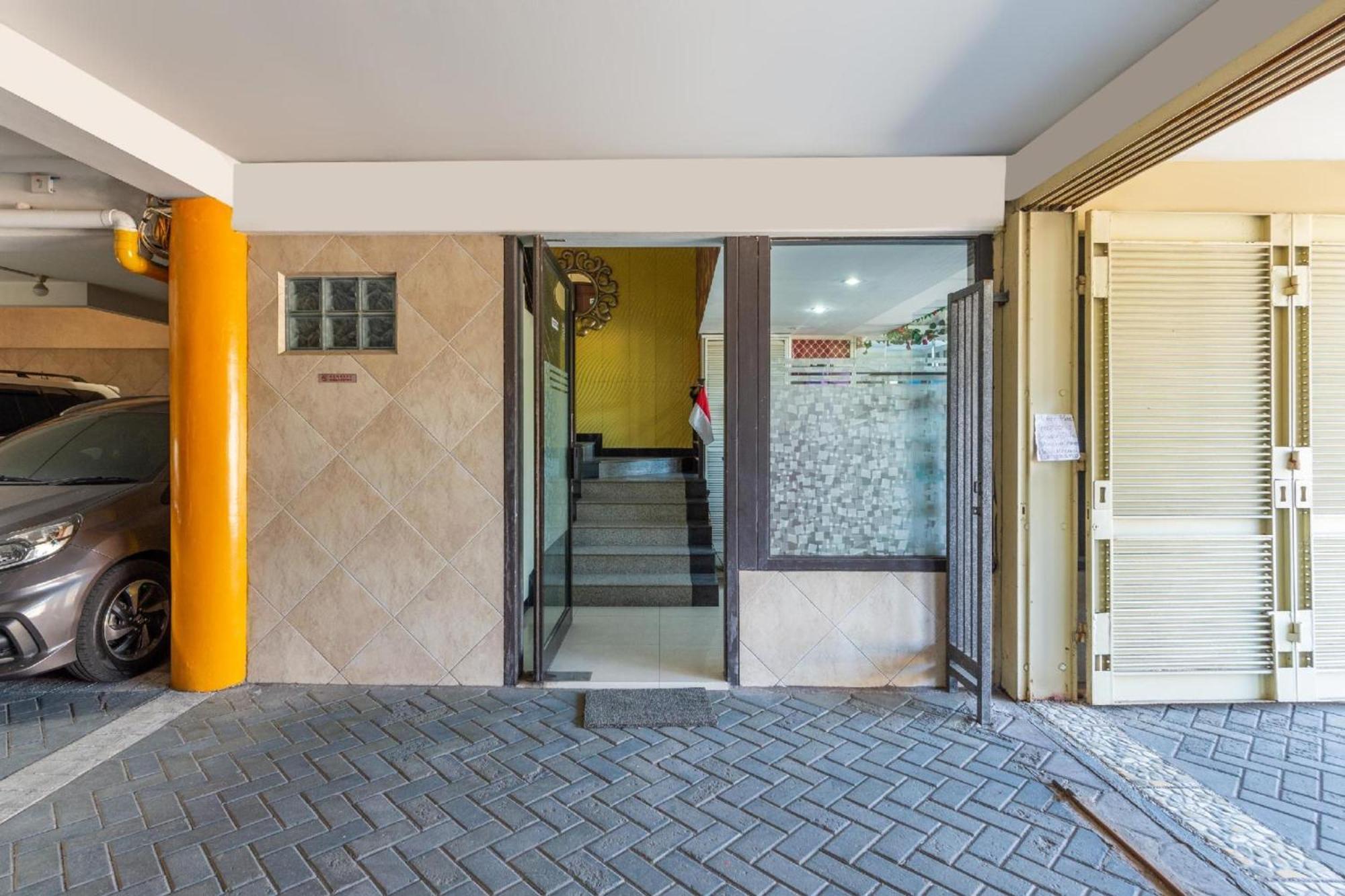 Hotel O Surabaya City Center Near Wonokromo Station Экстерьер фото